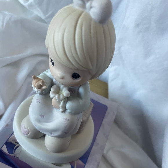 Precious Moments “A Universal Love” - Picture 7 of 7